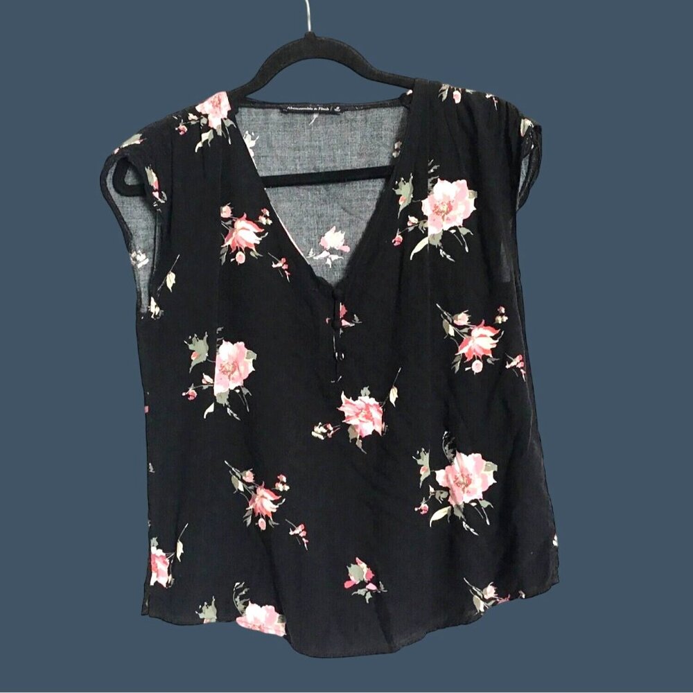 ABERCROMBIE & FITCH WOMENS BLACK FLORAL SHORT SLEEVE LIGHT WEIGHT TOP SIZE SMALL